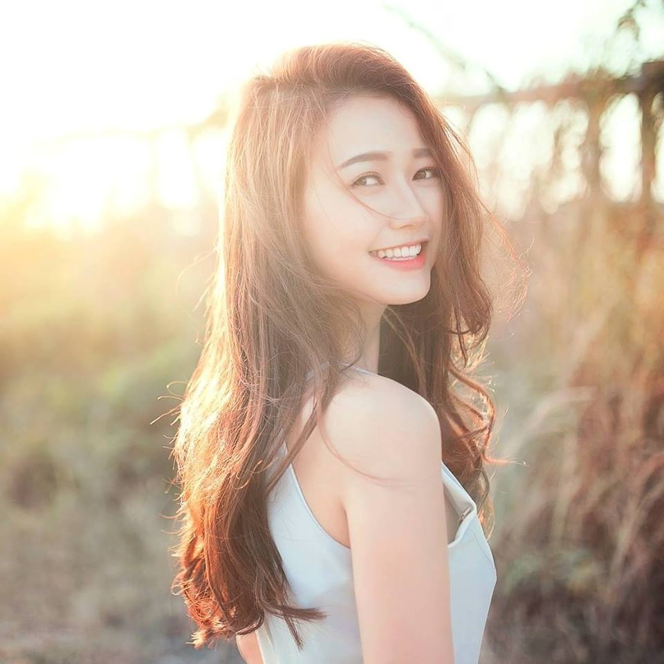 Một cô nàng thực tế và lạc quan chưa bao giờ hết quyến rũ đối với một người đàn ông.